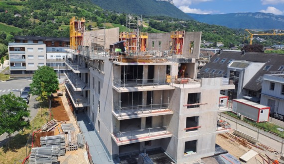 Acheter un bien immobilier neuf en Savoie : les avantages à ne pas manquer en 2025